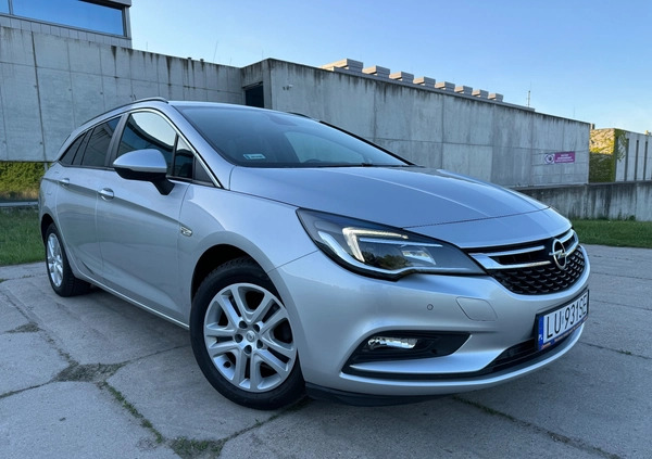 Opel Astra cena 38900 przebieg: 207000, rok produkcji 2019 z Lublin małe 254